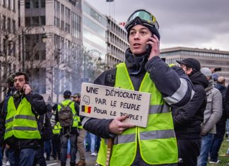 I Gilet gialli: quando la distanza diventa enorme tra potere e popolo